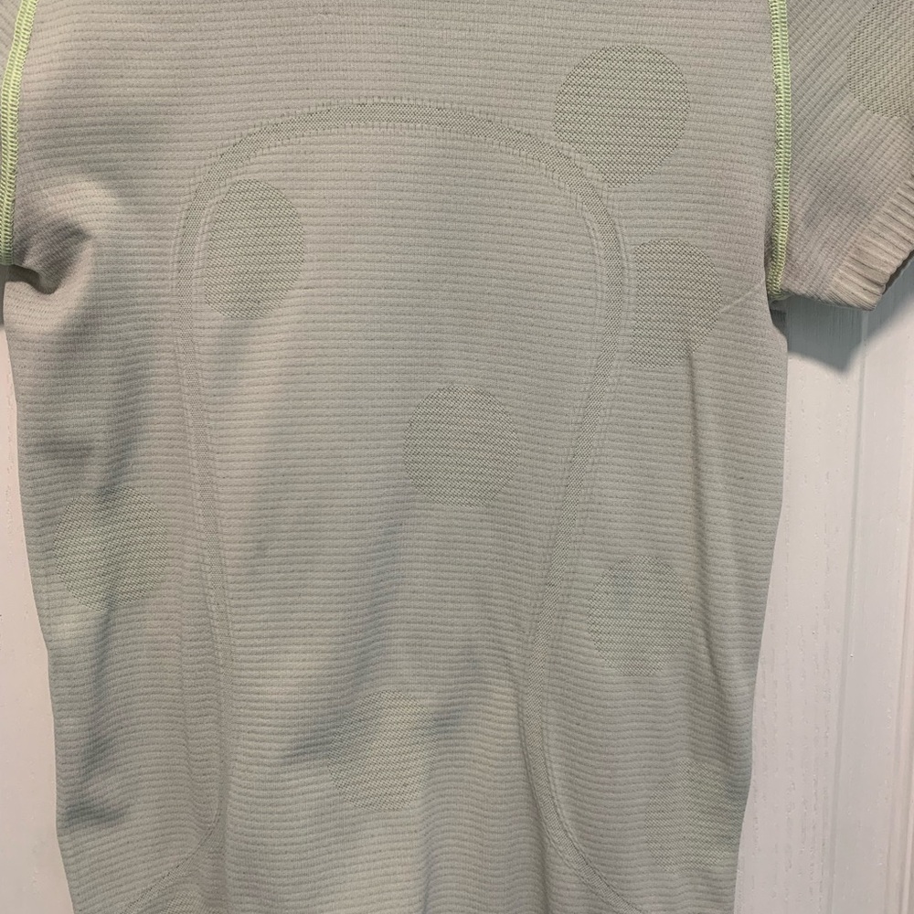 Lululemon Short Sleeve Swiftly Top Size 4 - image 4